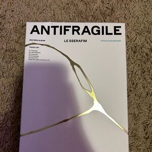 LE SSERAFIM Antifragile Album